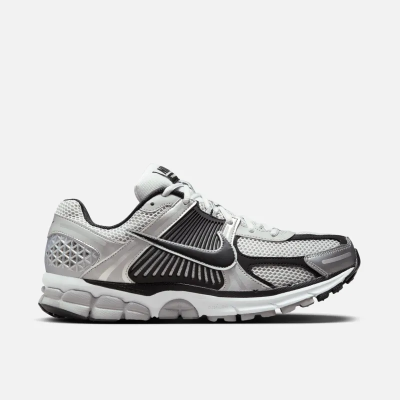 ZOOM VOMERO 5 - METALLIC SILVER / BLACK / PURE PLATINUM sold by Lapstone & Hammer