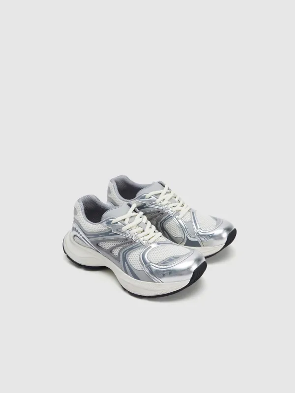 Sneakers sold by Urban Revivo