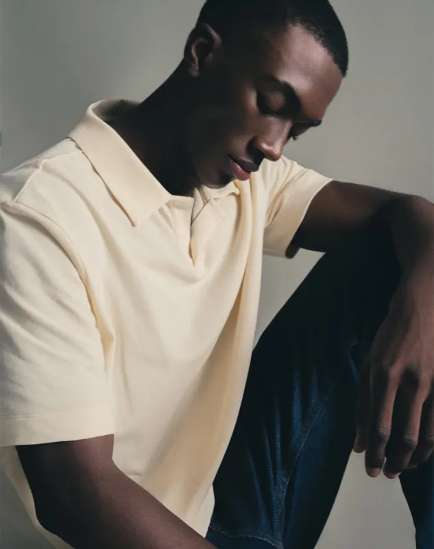 Polo regular fit crema sold by Gef