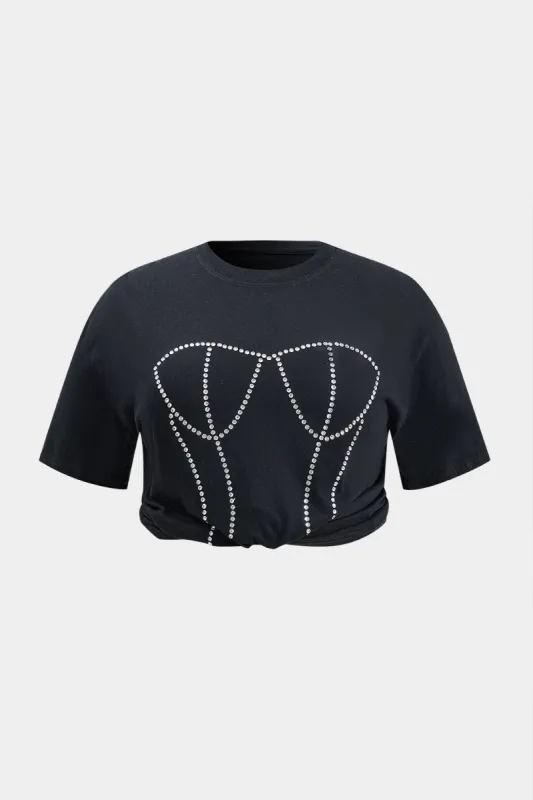 Plus størrelse rhinestone kortærmet t-shirt sold by Micas