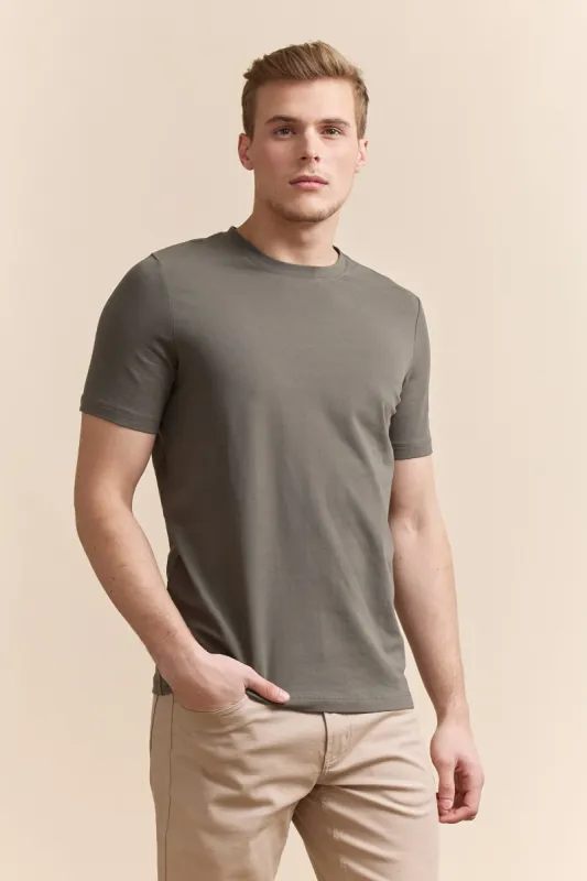 Basic crew neck t-shirt sold by Tristan Style