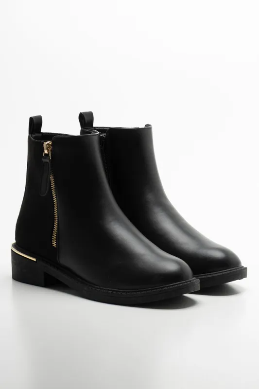 Refined Chelsea Boot Black sold by Ackermas