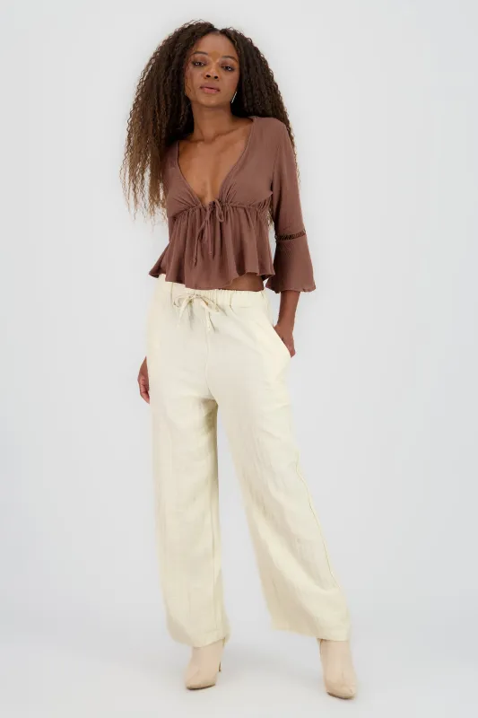 Pantalon recto liso detalle textura jareta sold by Shasa