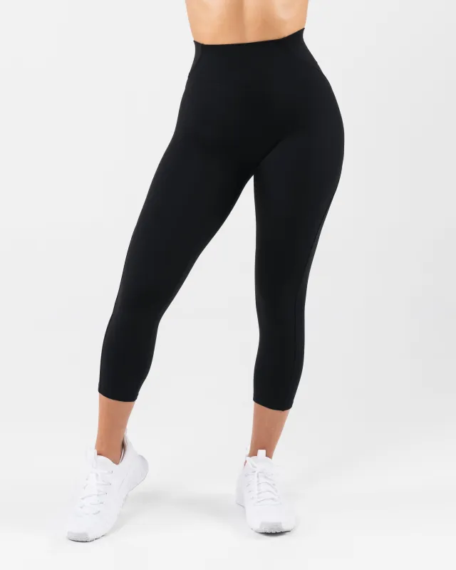 Aura Capri - Black sold by Alphalete