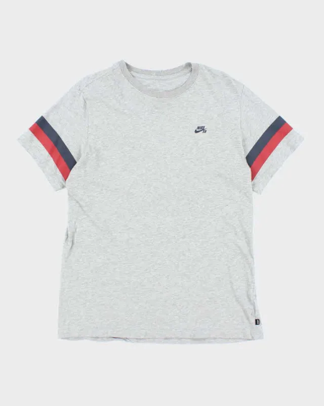Vintage Nike SB T-Shirt - M sold by Rokit