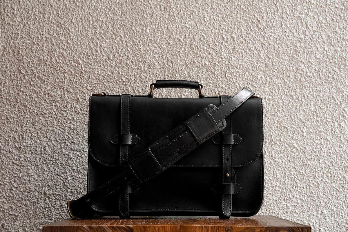 Alpha 15/Black sold by Cravar