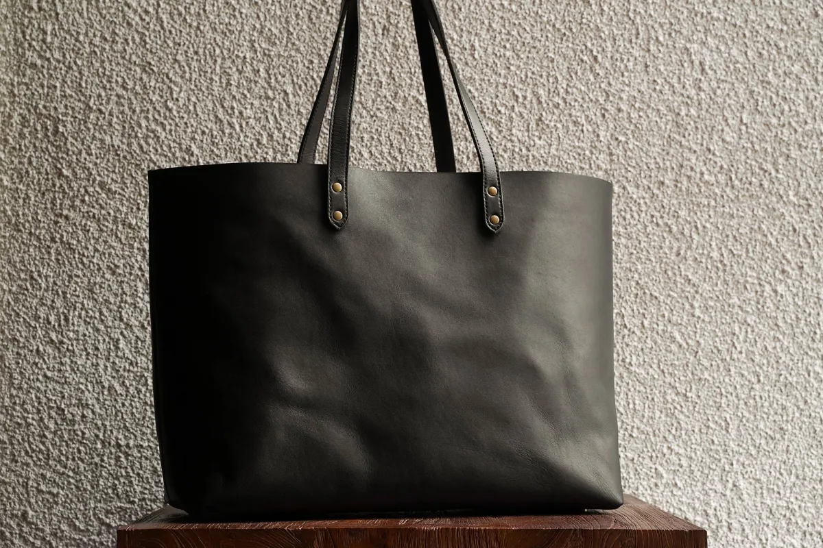 Wide Tote/Black - 2 Weeks Preorder sold by Cravar