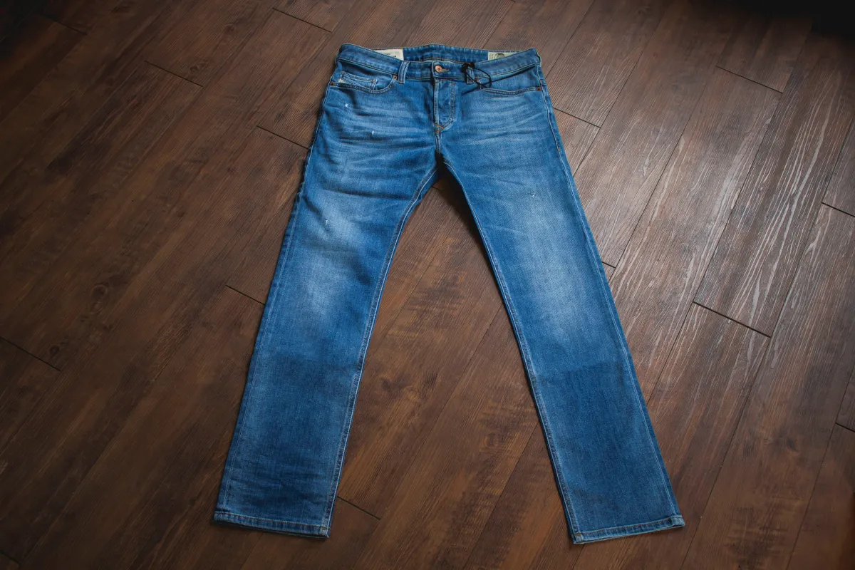 【DIESEL】SAFADO-X 083AX / 中淺藍 微破 中低腰 經典柴油小直筒 sold by Blue Beach Denim