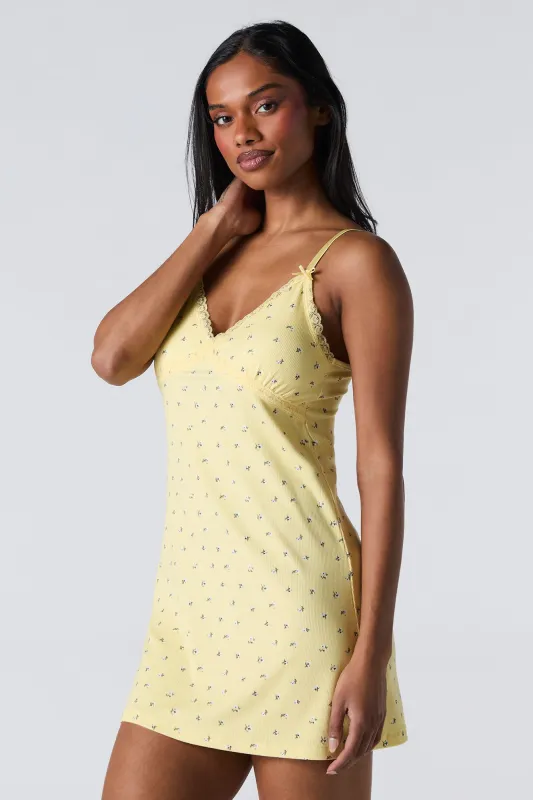 Robe pyjame à bordure en dentelle sold by Urban Planet