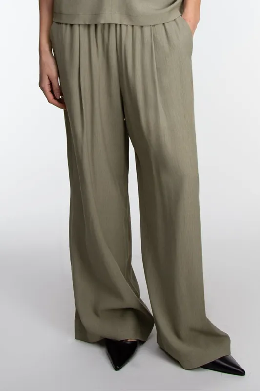 CRINKLED RAYON ELASTIC WAIST PANT sold by OAK AND FORT