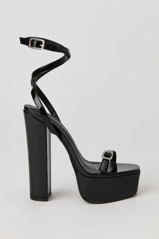 Chausseures à talon plateforme et lanière sold by Urban Planet