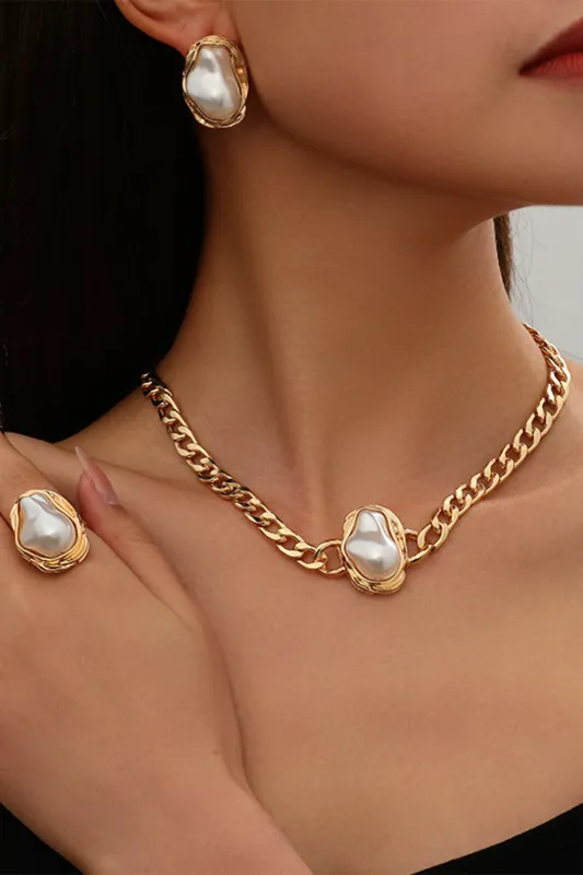 Pearl uregelmæssig metallisk halskæde sold by Micas