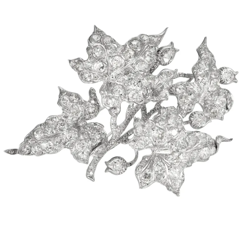 Magnifique broche en or blanc 18K (750 millièmes) issue de la transformation d’un diadème en or blanc et diamants sold by 58 Facettes