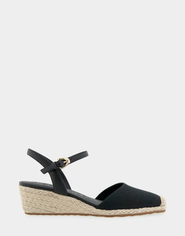 Real sold by AEROSOLES