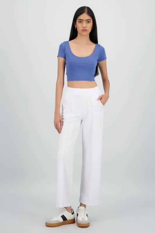 Pantalon liso con bolsas sold by Shasa