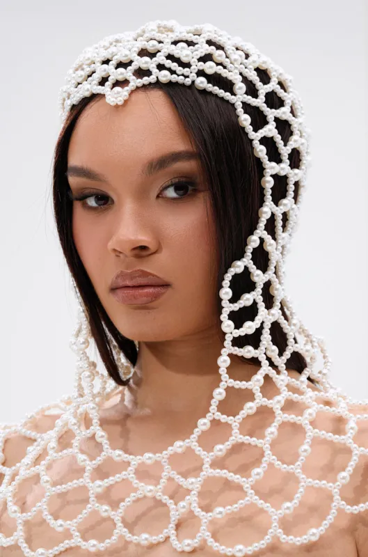 ELEGANT VIBES PEARL HEADPIECE sold by AKIRA